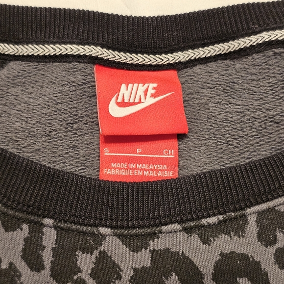 Women's Nike Pullover Sweatshirt Gray & Black Animal Print Size Small - Picture 6 of 6